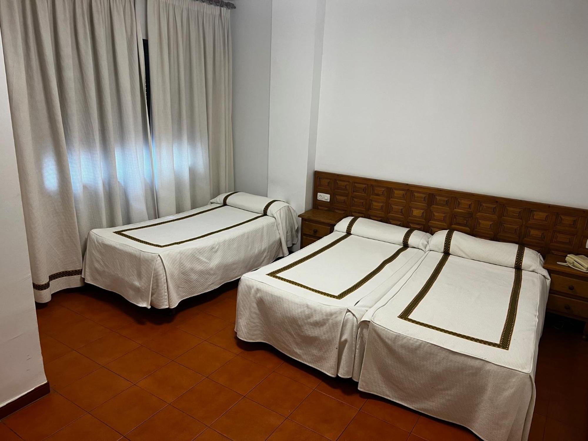Economy Triple Room Interior View