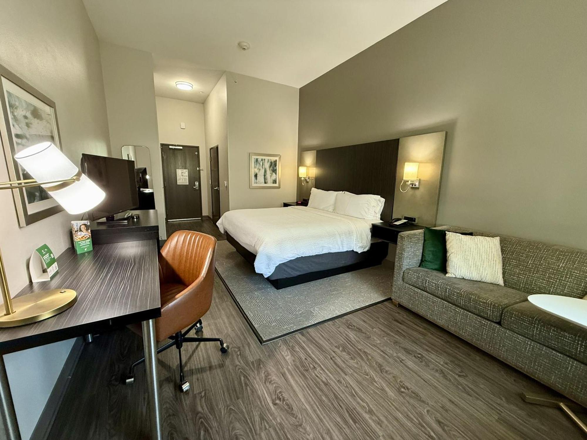 Standard King Room