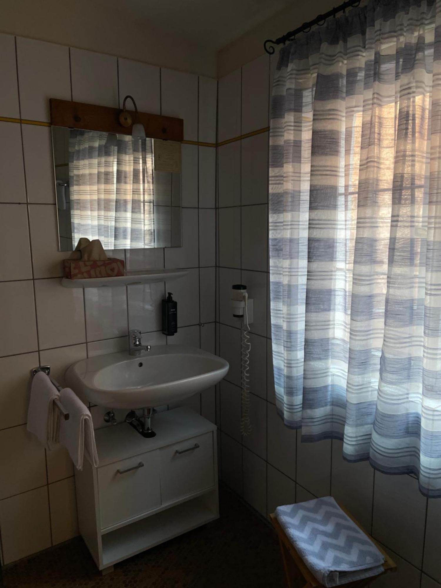 Twin Room,1659547439:JPEG