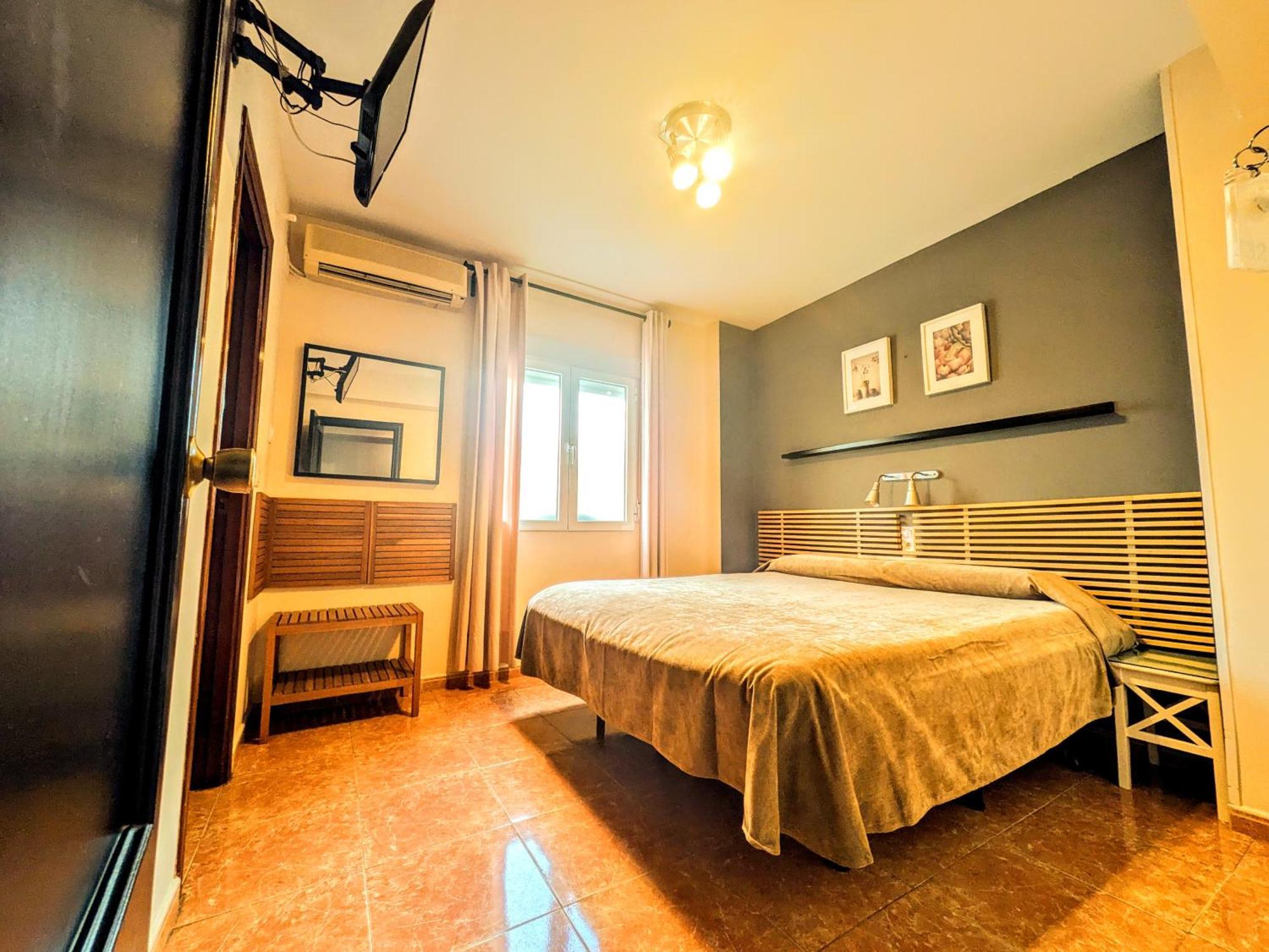 Standard Queen Room