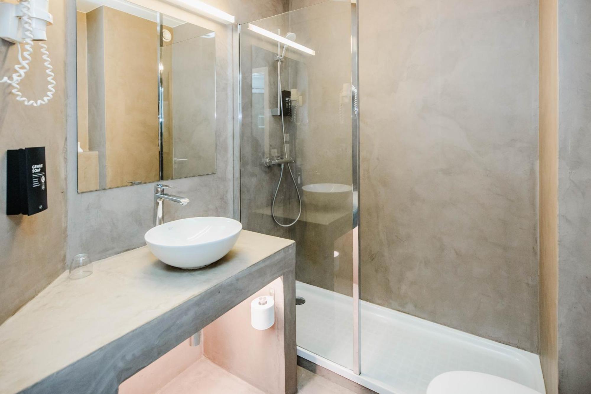 Comfort Double Room Shower,1660281531:JPEG