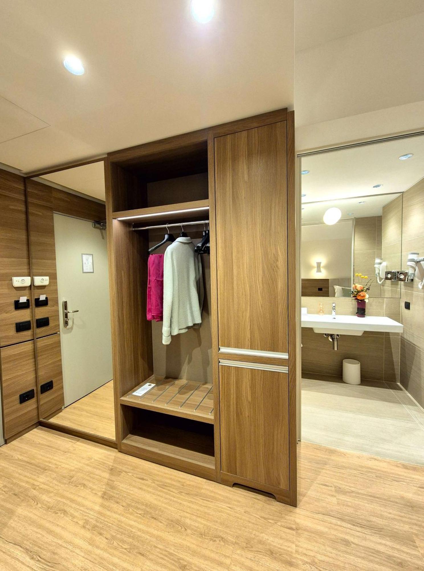 Comfort Queen Room