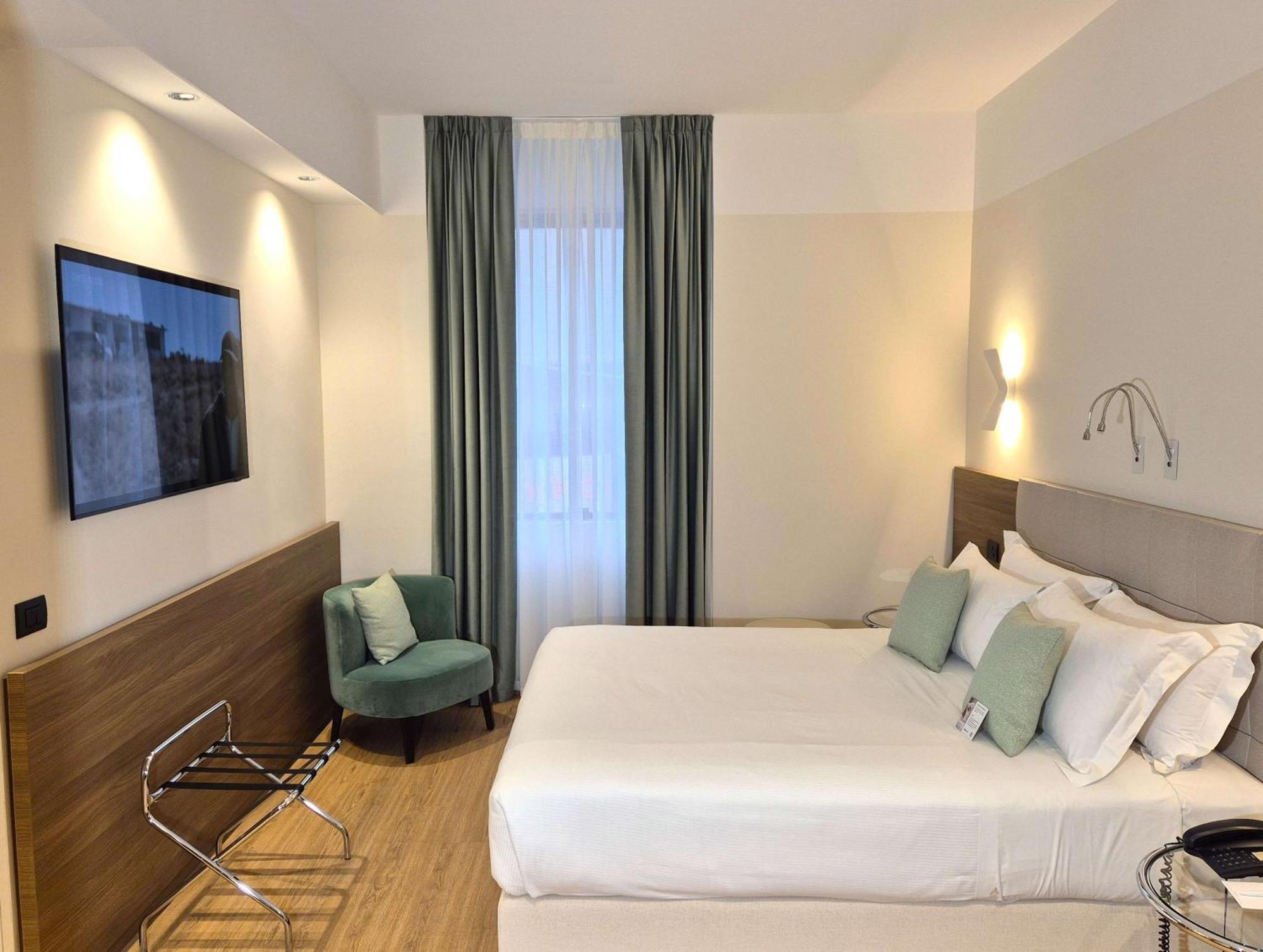 Comfort Queen Room