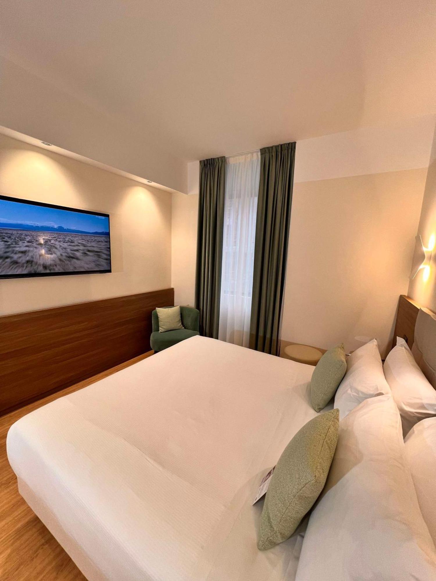 Comfort Queen Room