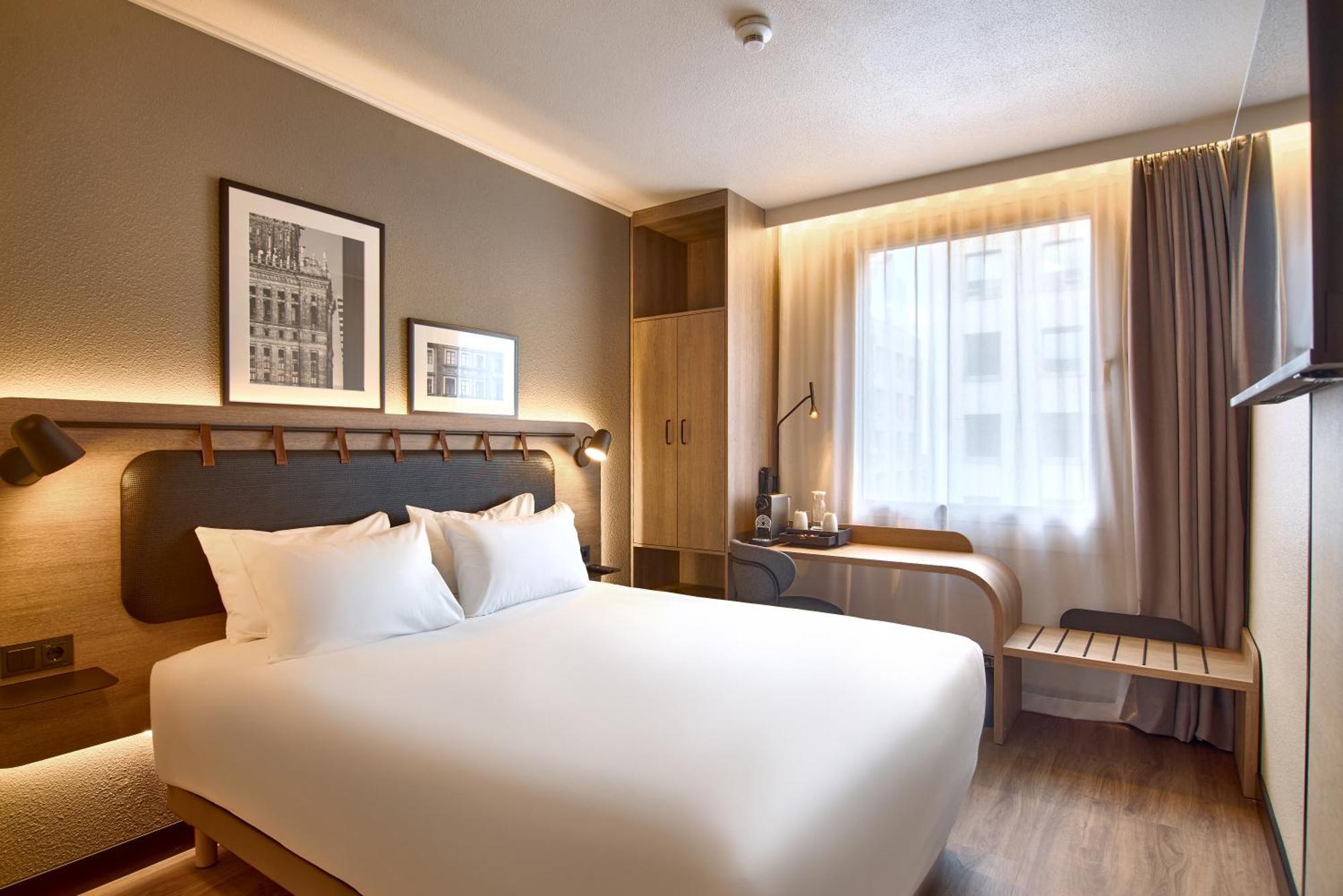 Superior Room - 1 Queen Bed,1660282458:JPEG