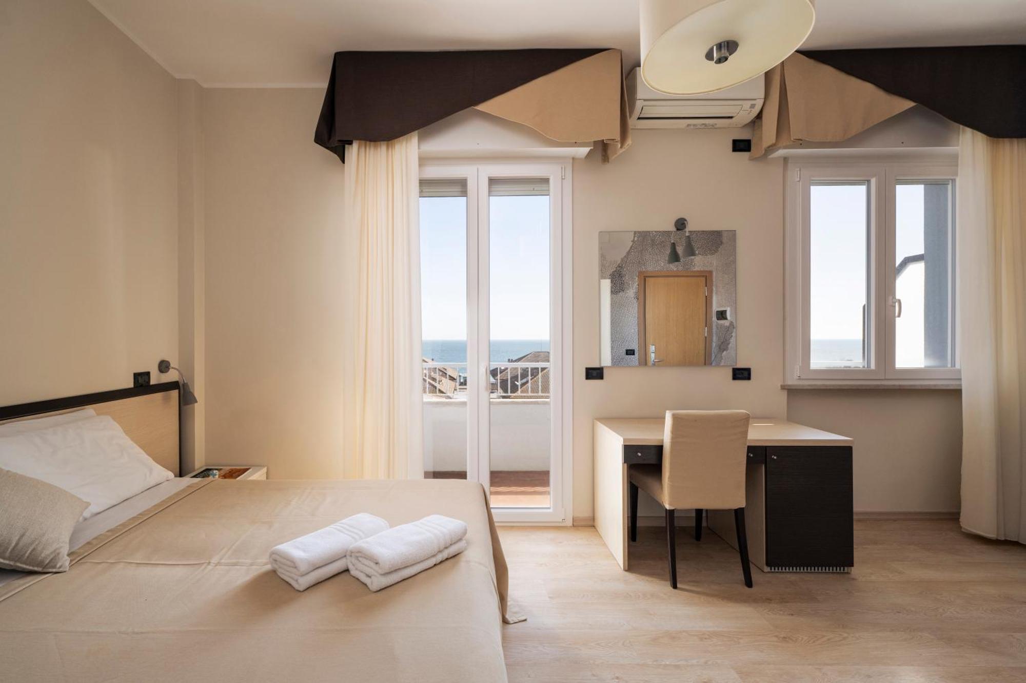 Triple Room Sea View