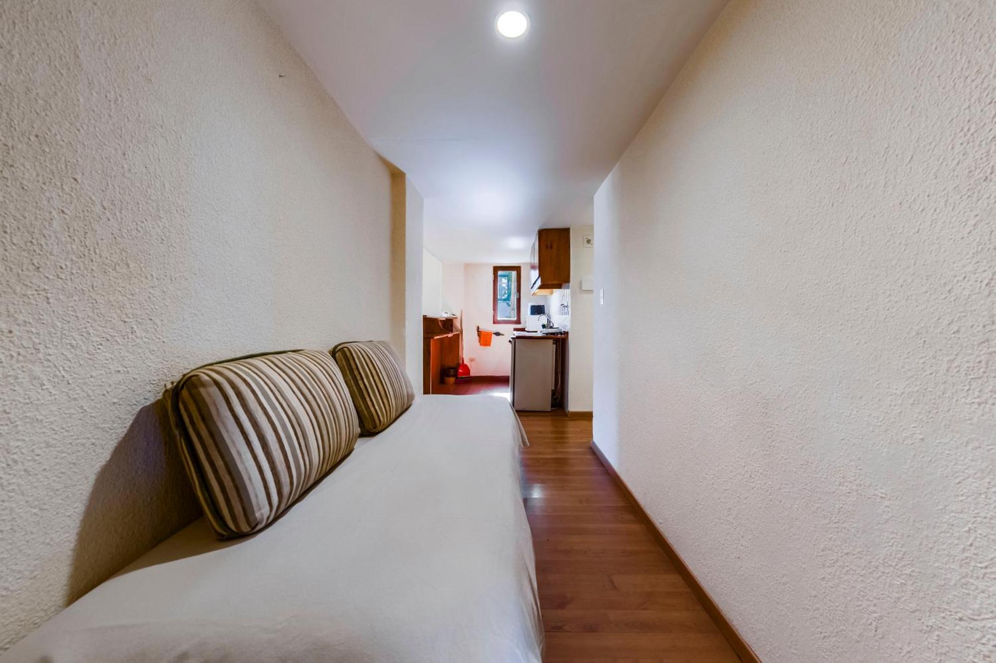 One-Bedroom Apartment Balcony Mountain View