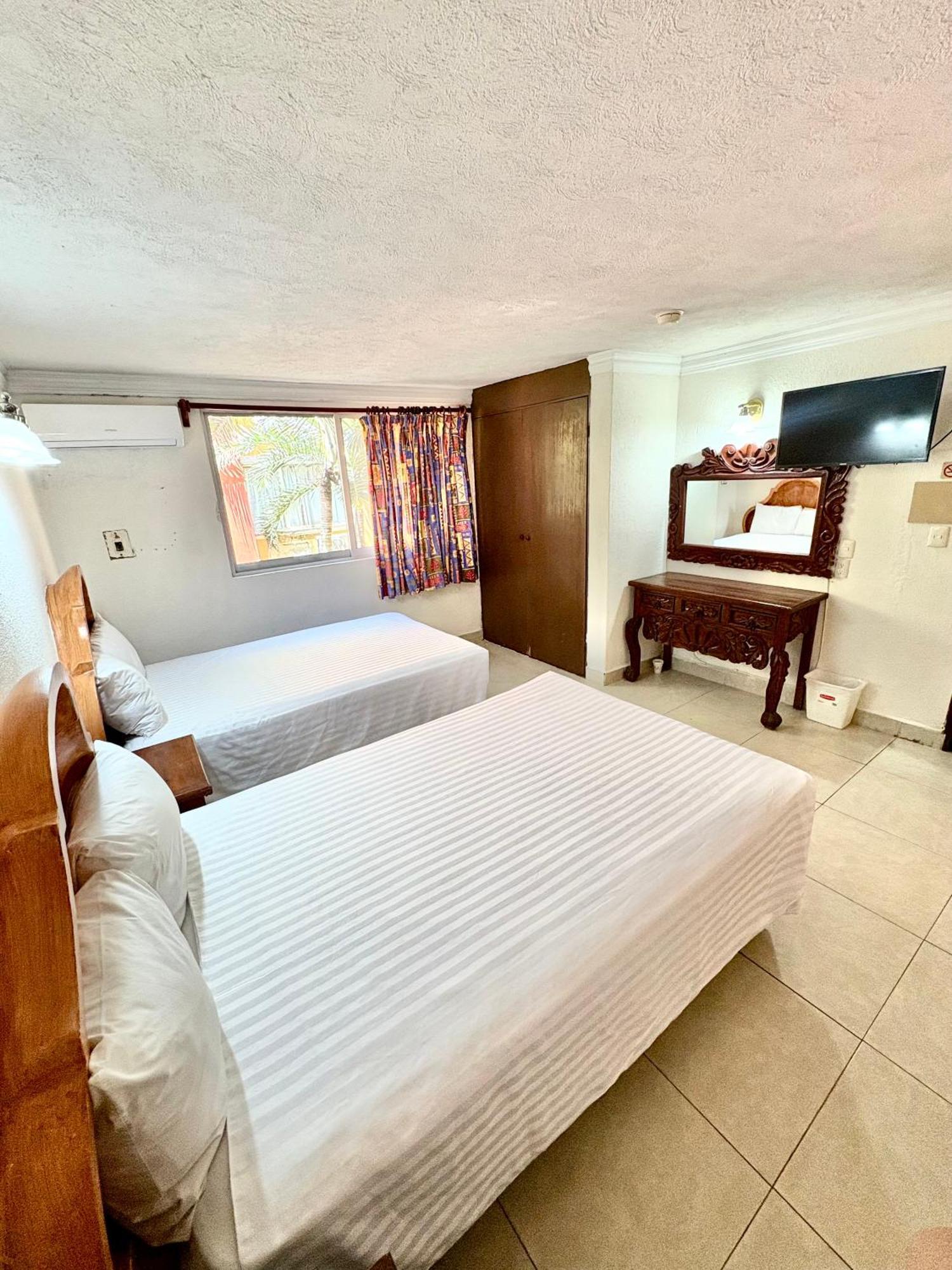 Twin Room,1660293301:JPEG