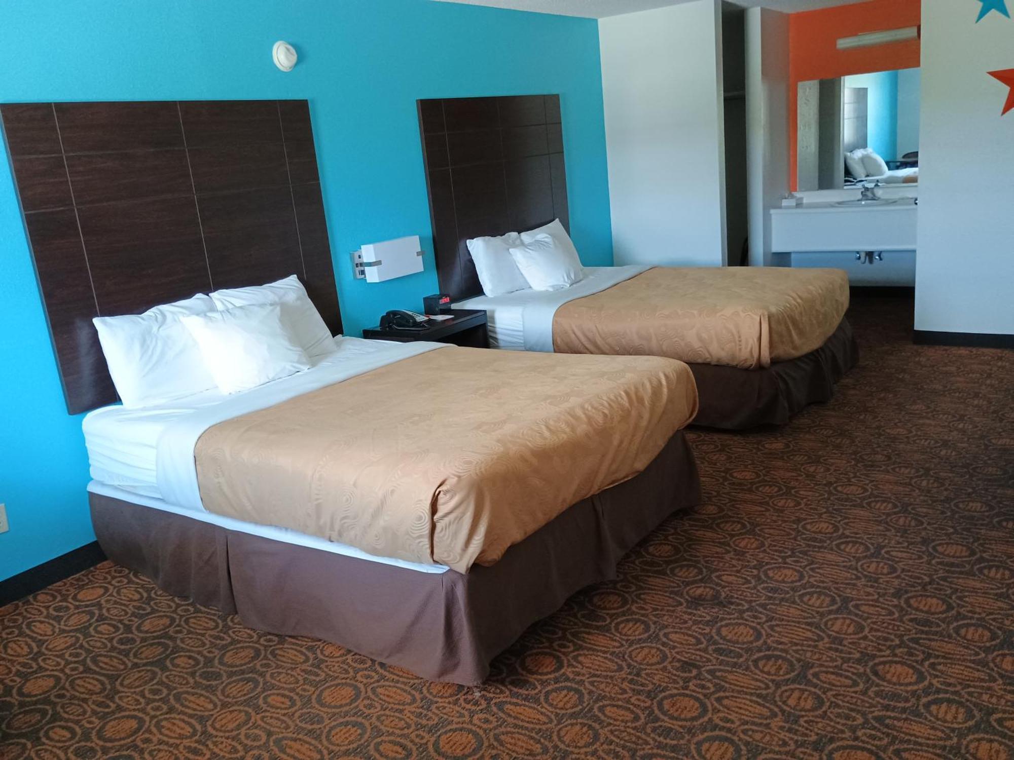Queen Room Two Queen Beds Non-Smoking