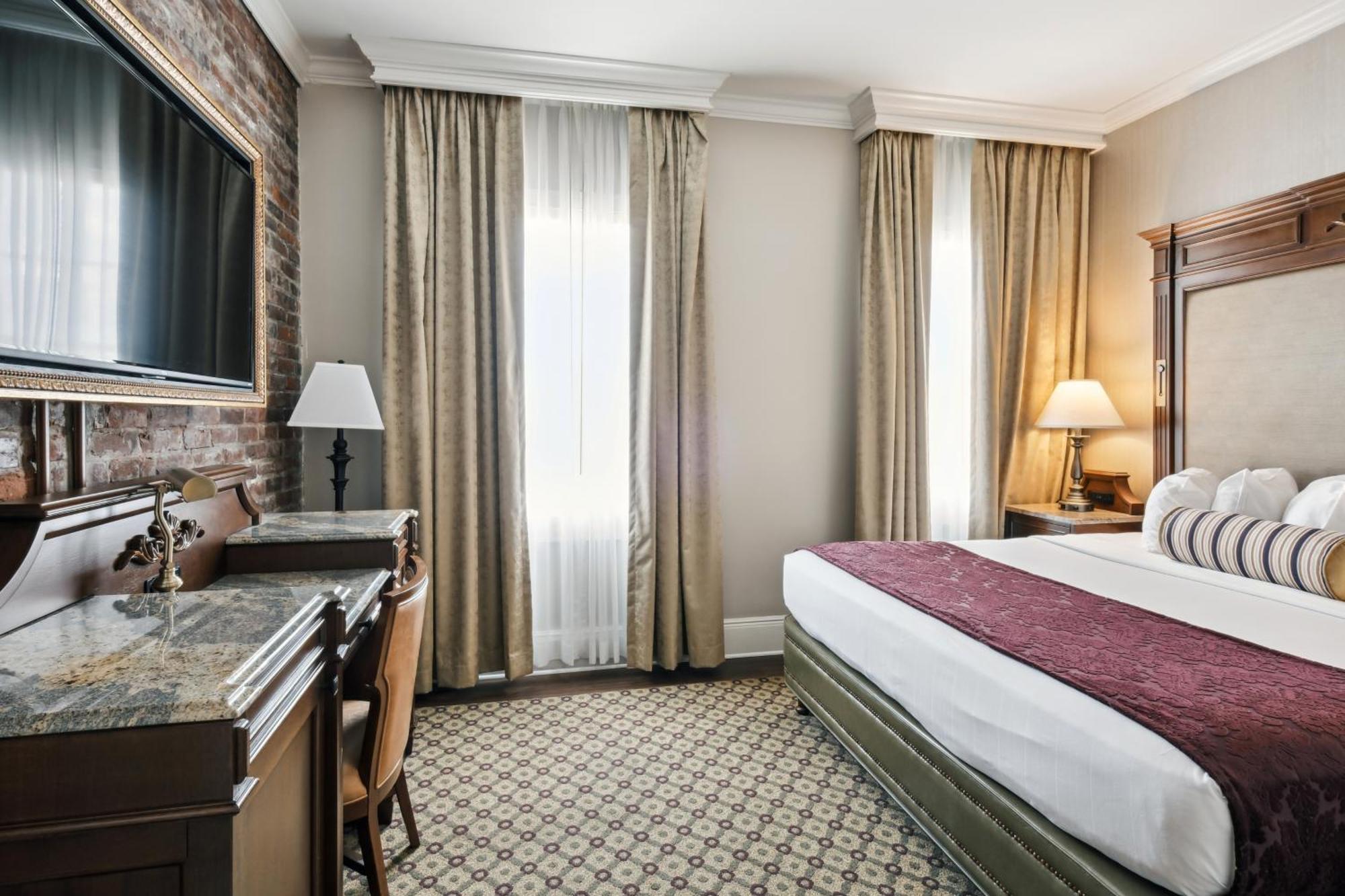 Deluxe Room with King Bed,1594684642:JPEG