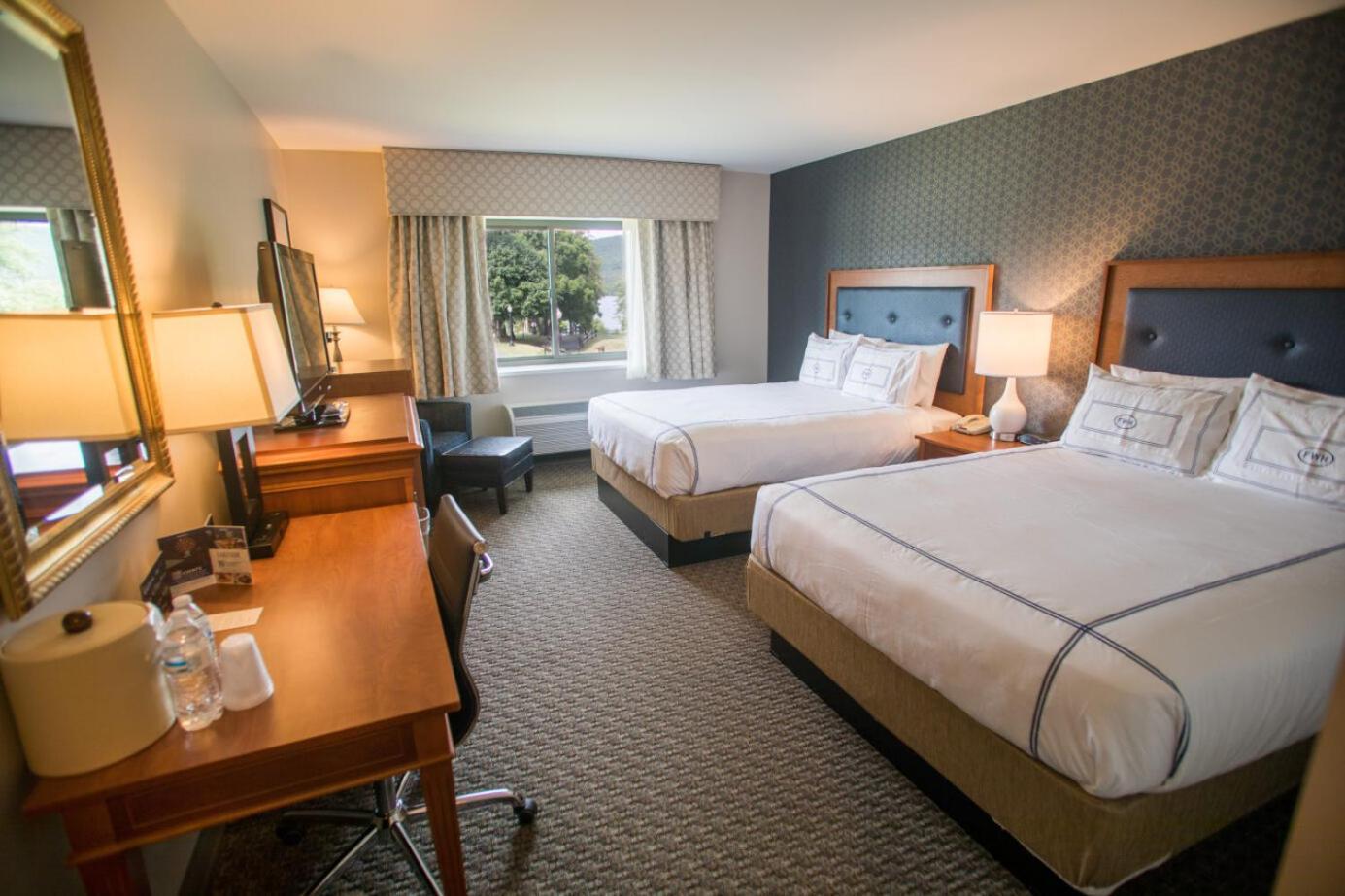 Premium Mountain View Two Queen Beds,1660296284:JPEG