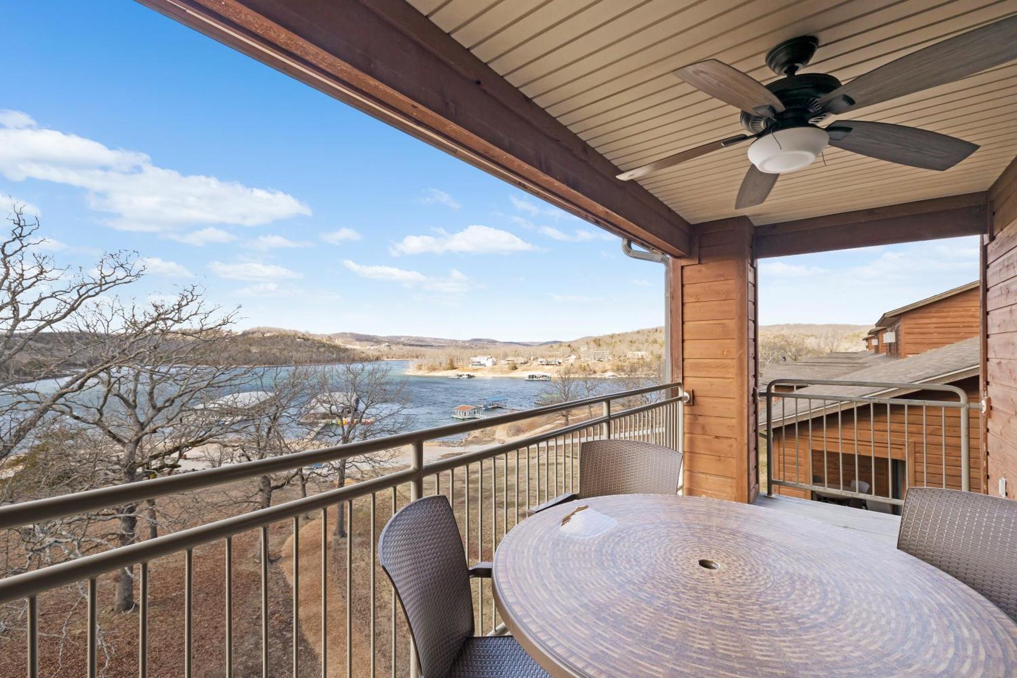 Condo 1 Bedroom Kitchen Lakeside