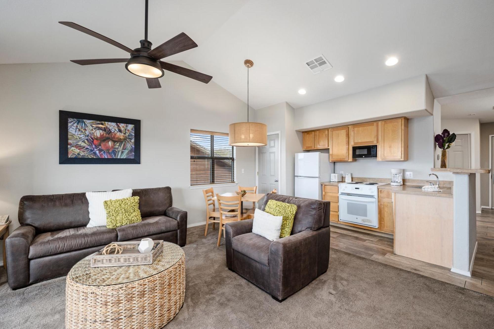 Condo 1 Bedroom Kitchen Lakeside