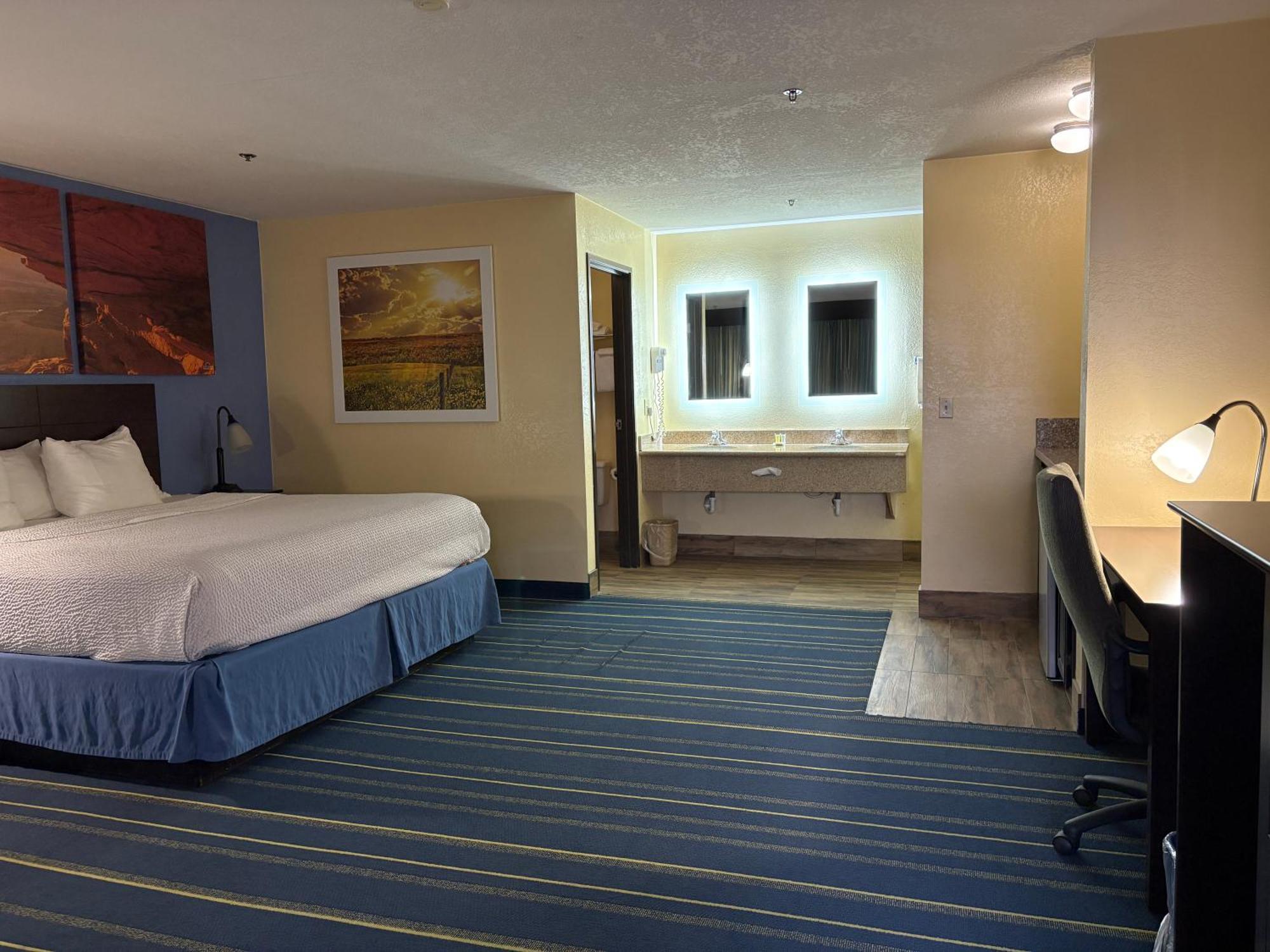 One-Bedroom Queen Suite Non-Smoking