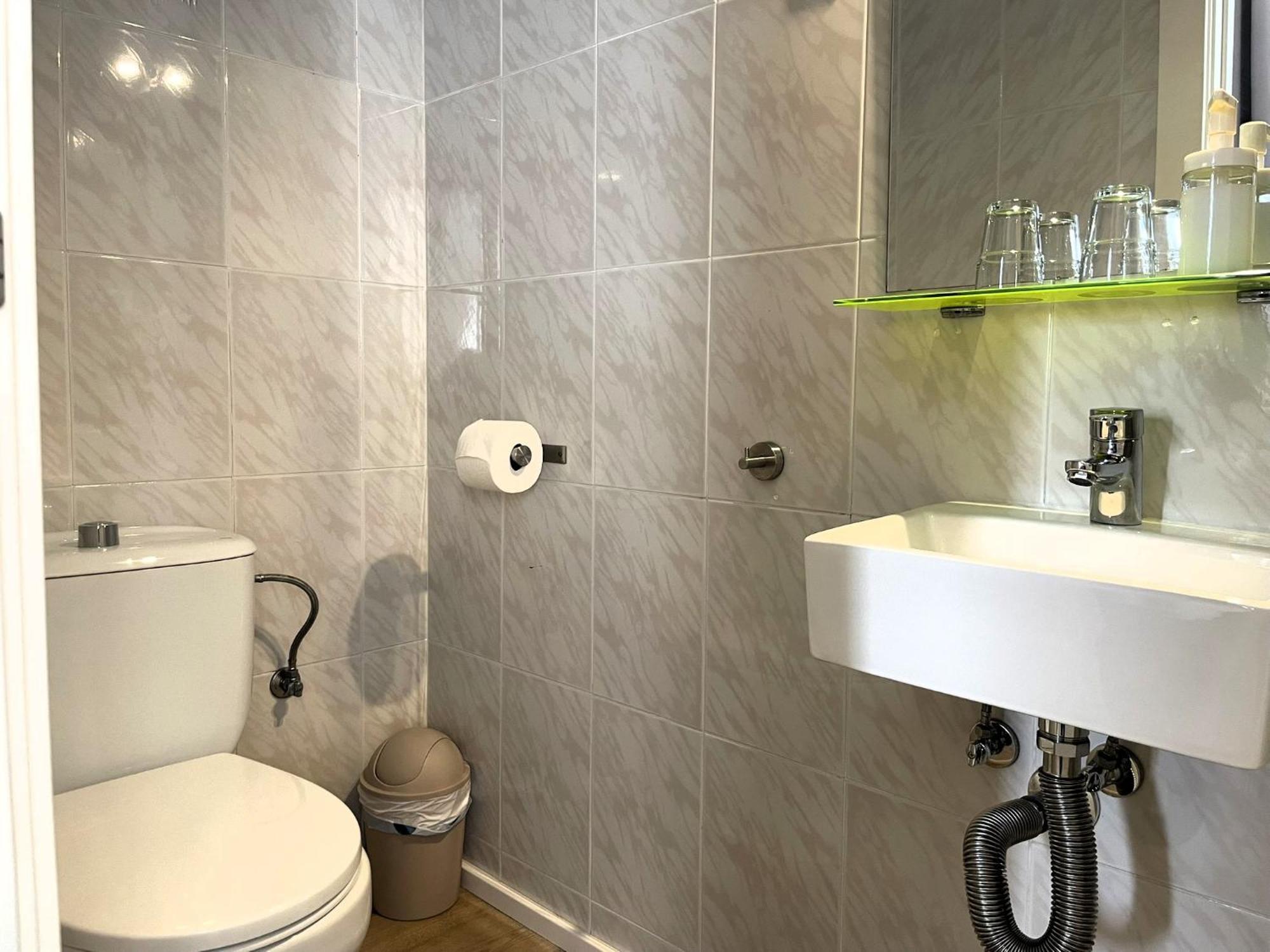 Twin Room Private Bathroom