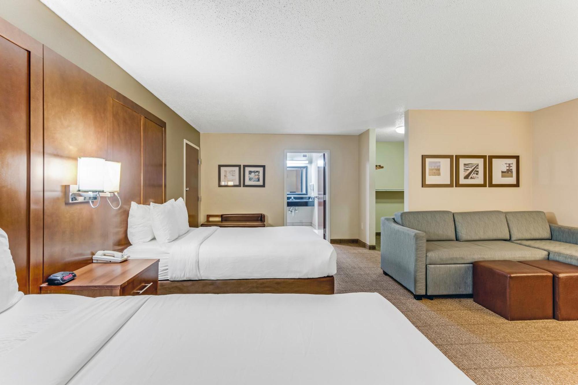 Suite Two Double Beds Non-Smoking