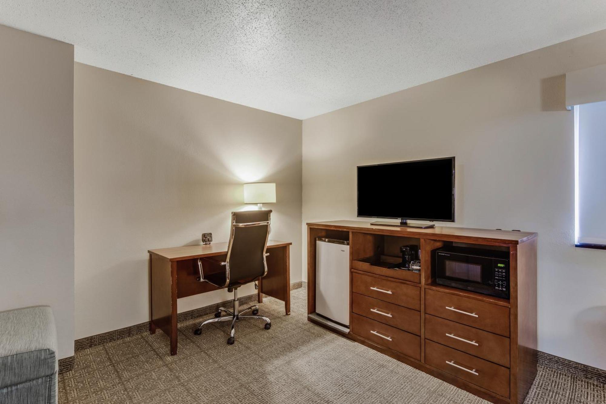 Suite Two Double Beds Non-Smoking