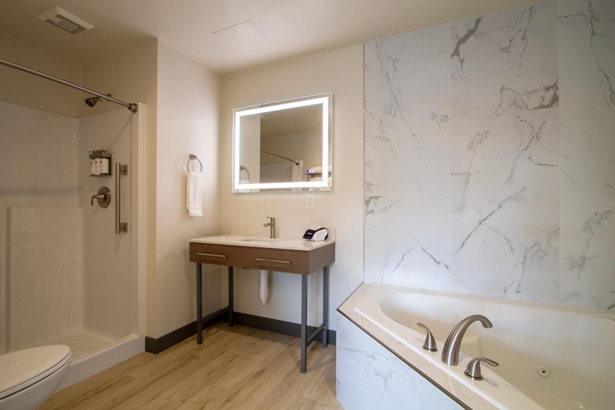 Suite with Hot Tub