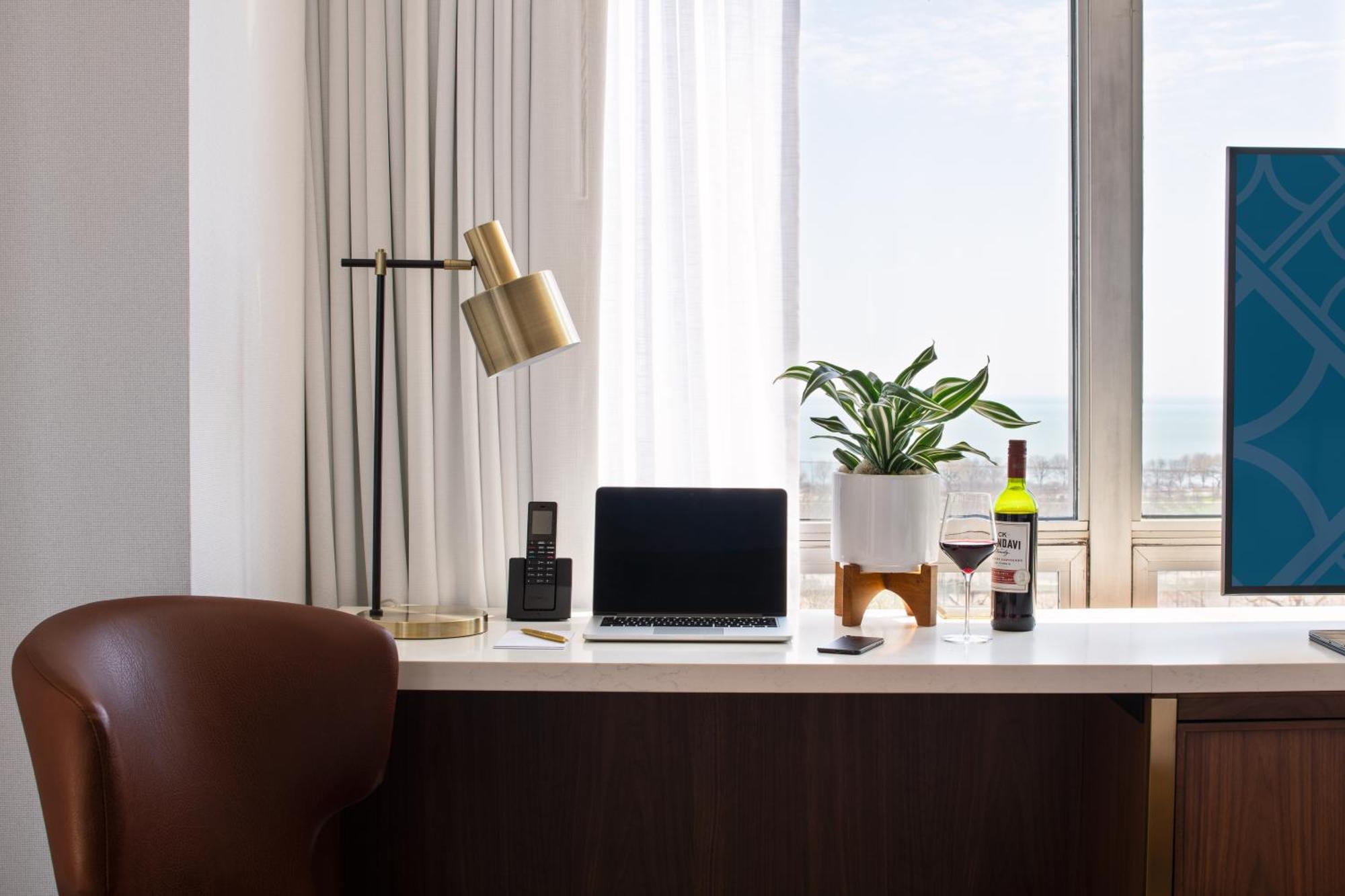 Deluxe King Room Limited View
