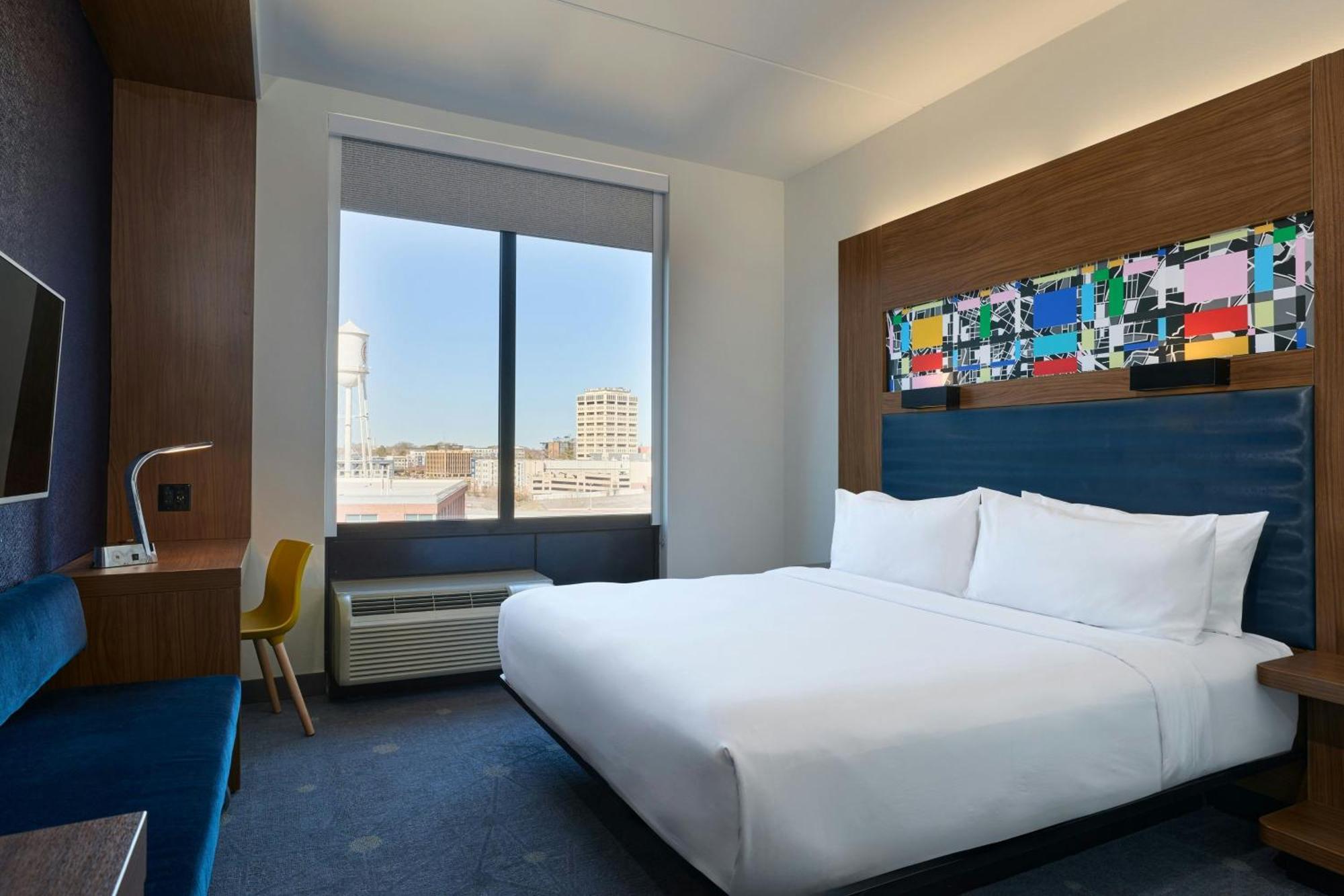 Aloft Deluxe Larger Guest room 1 King,1660316478:JPEG