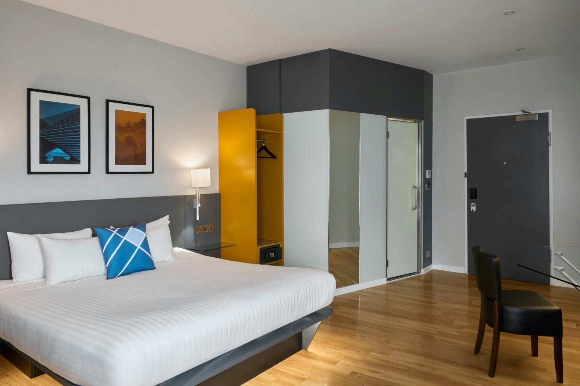 Larger Double Room One King Bed