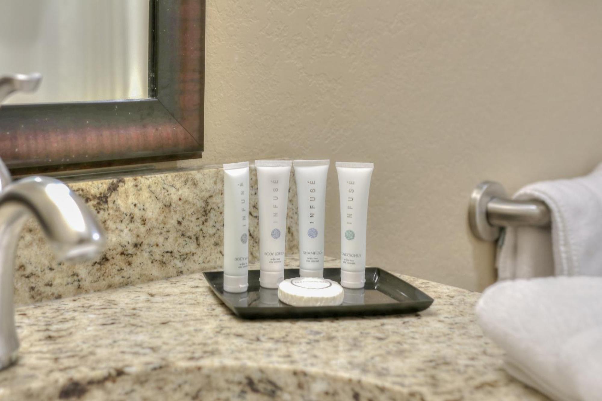 King Executive Soaking Tub Suite,1660364401:JPEG
