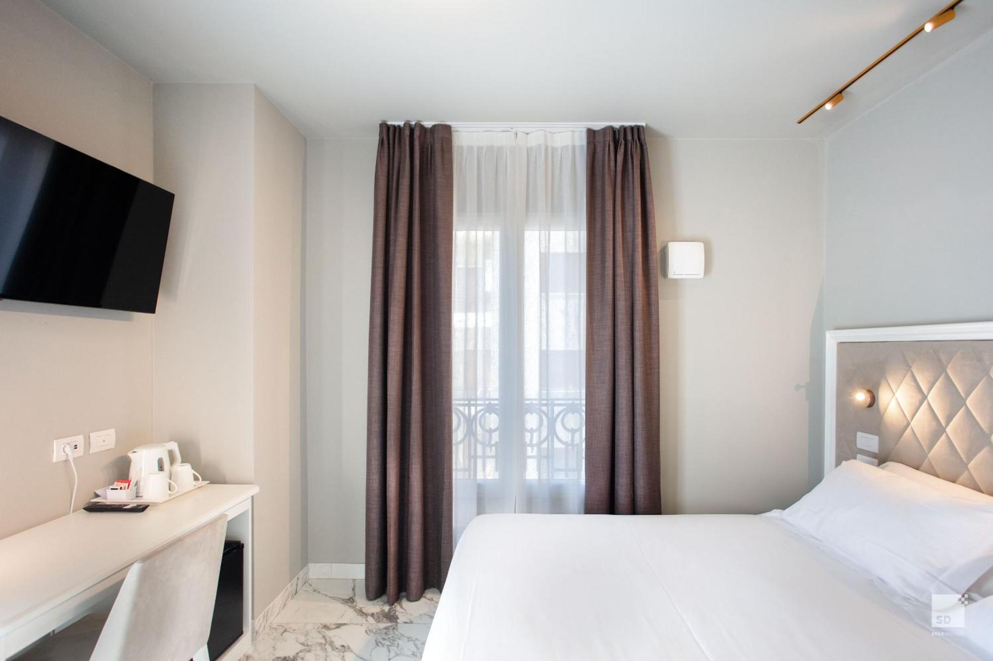 Large Double or Twin Room