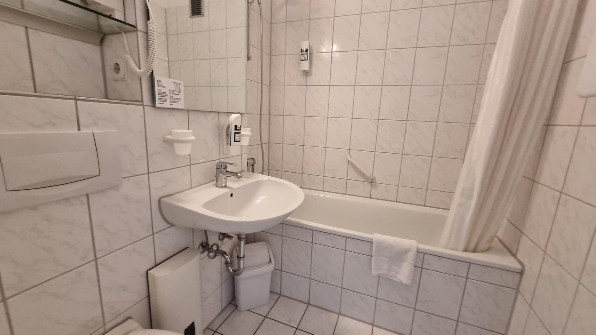 Standard Single Room,1682928059:JPEG