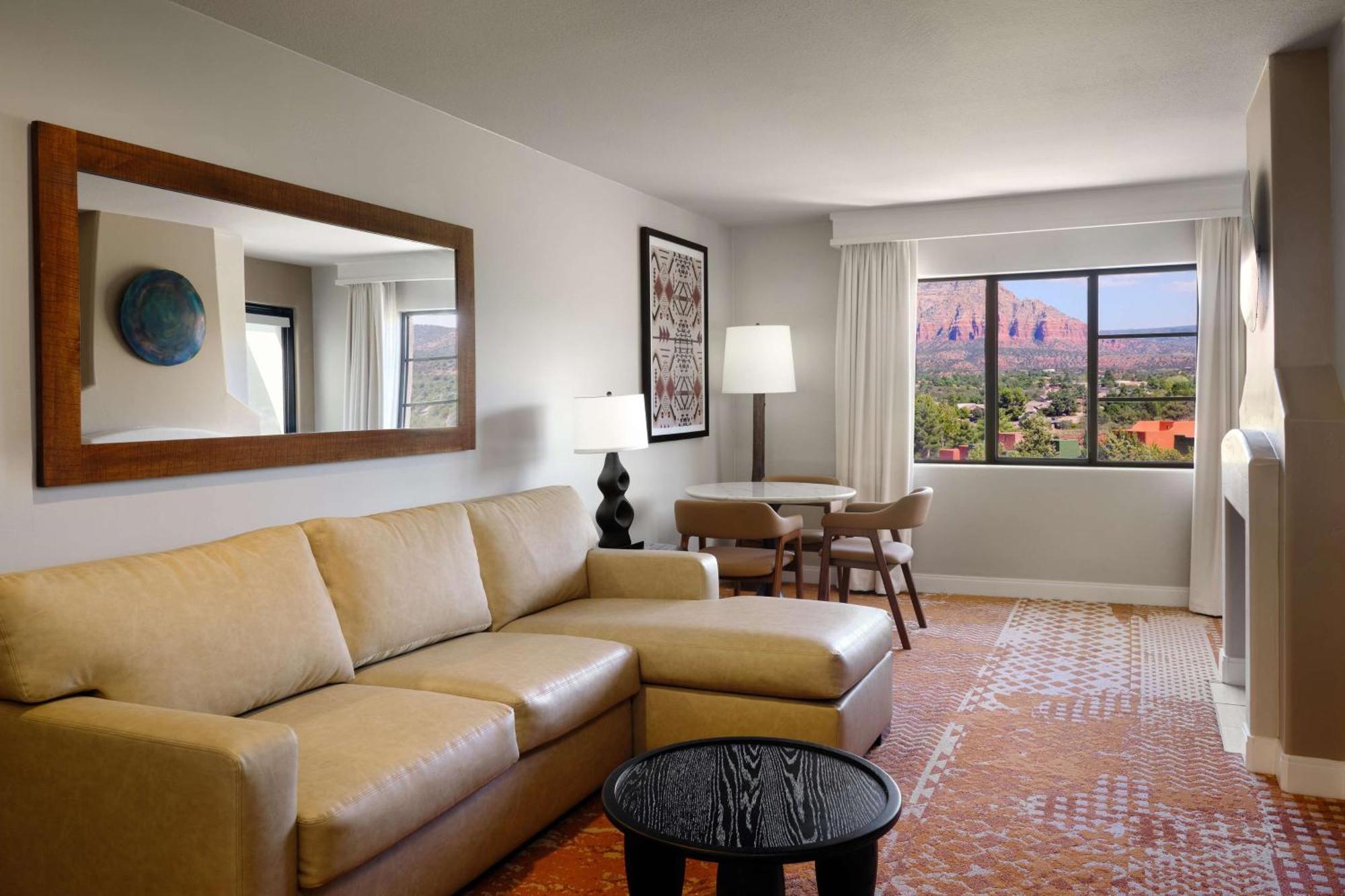 King Whirlpool Suite Balcony Red Rock View
