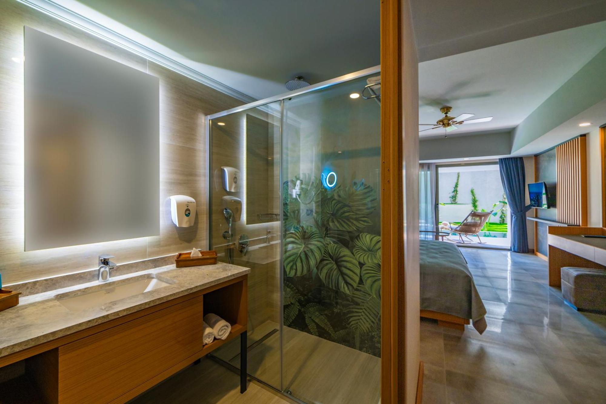 Swim Up Deluxe Room