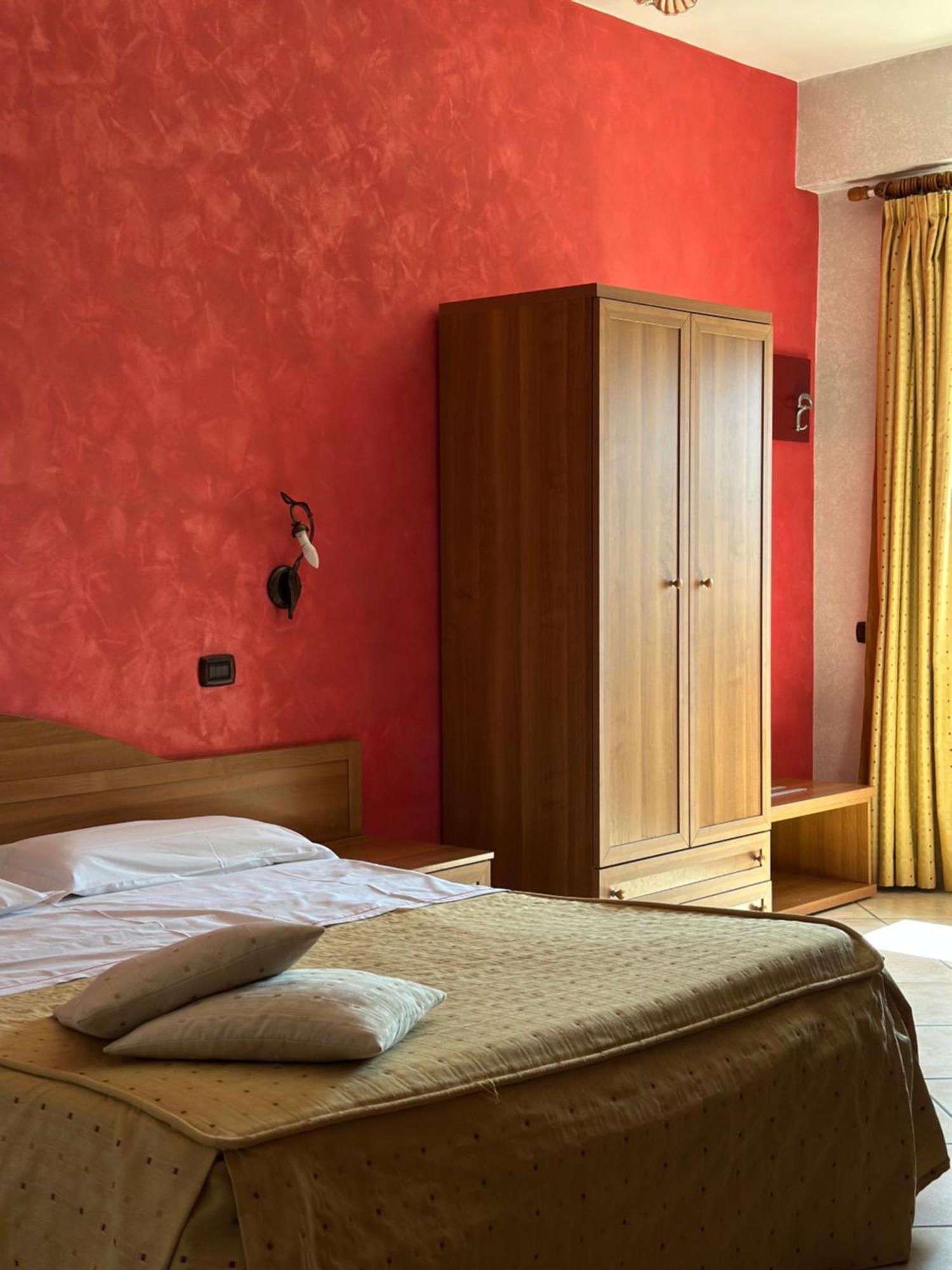 Standard Double Room,1661119975:JPEG