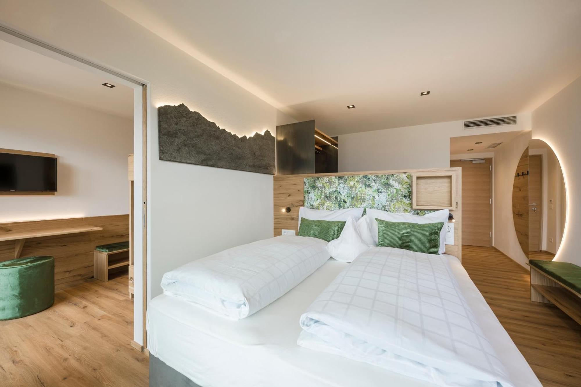 Deluxe Family Room