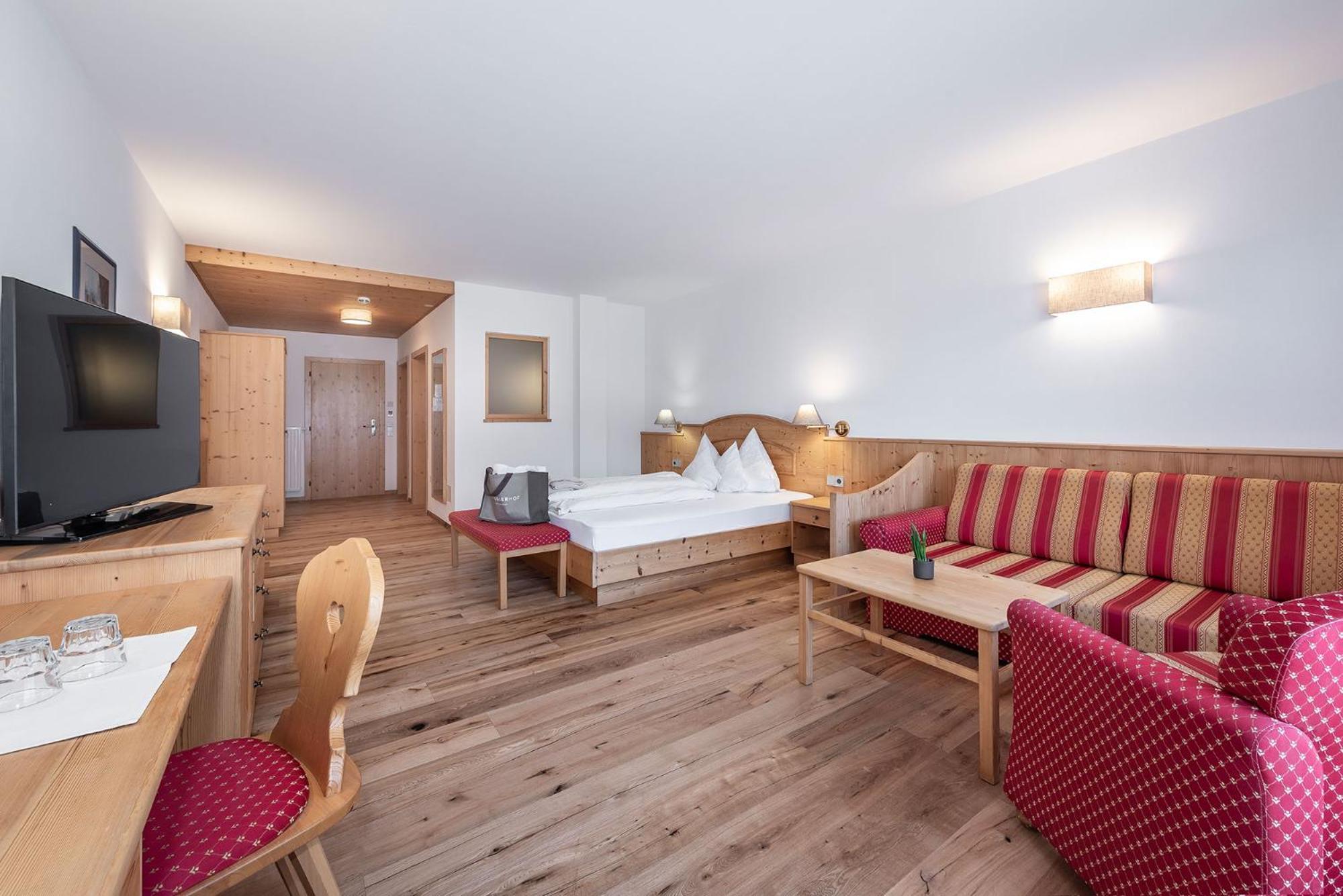 Large Double Room Balcony,1661123690:JPEG