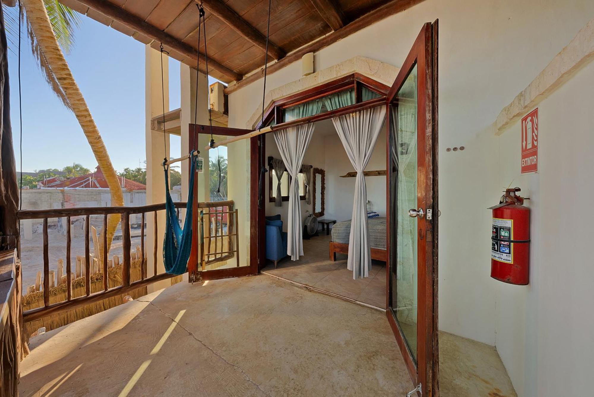 Superior Beachfront King Room Balcony,1661123943:JPEG