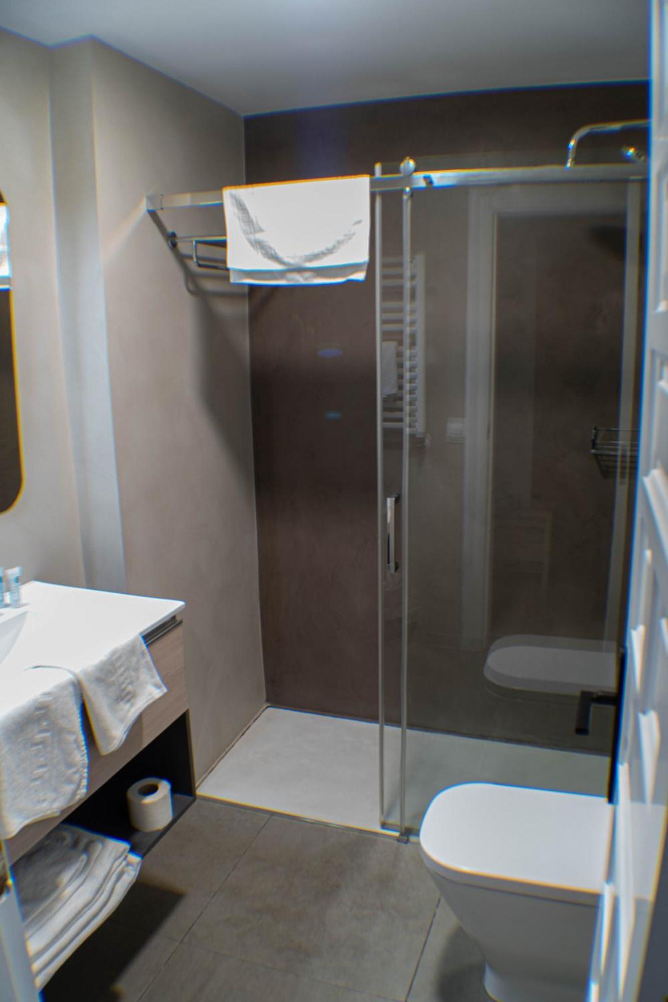 Queen Room,1661136011:JPEG