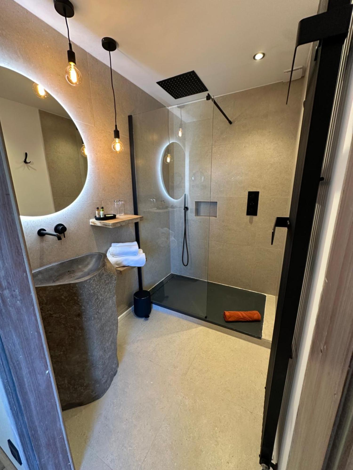 Twin Room Bathroom,1661145029:JPEG