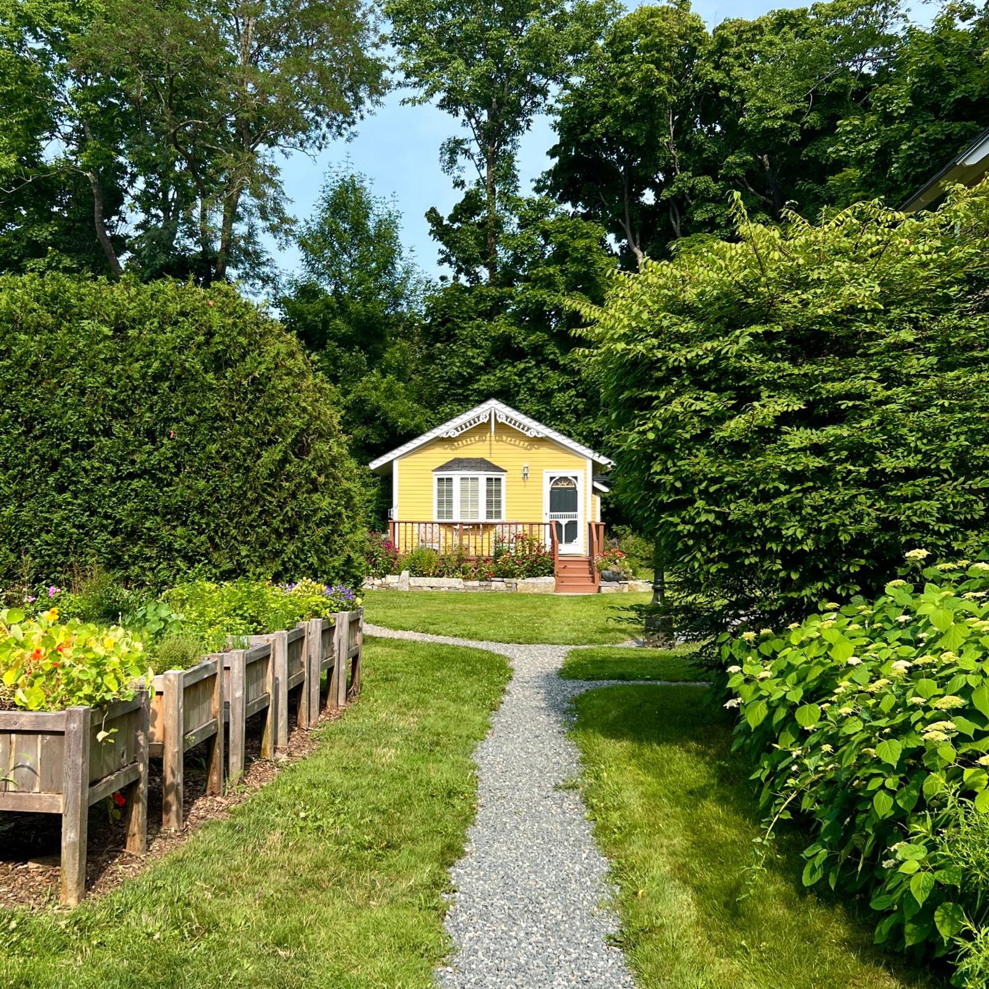 Garden Cottage King