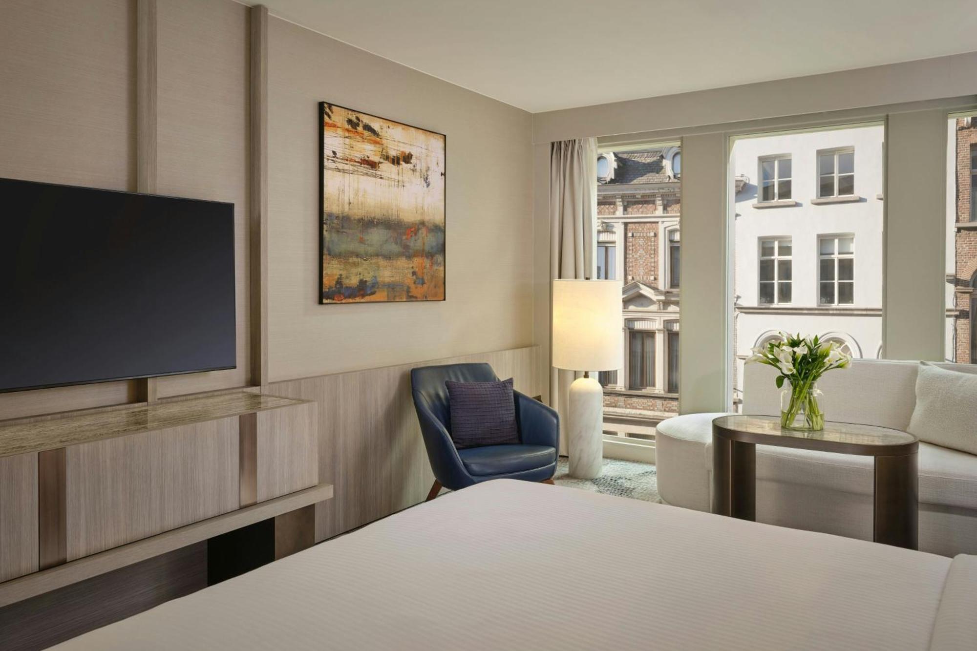 Large Deluxe King Room