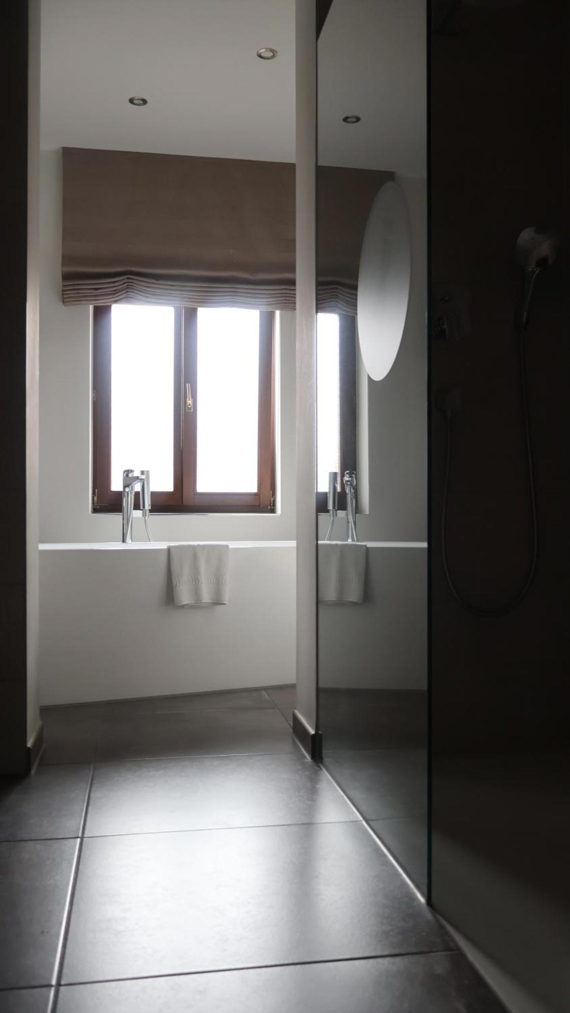 Deluxe Double Room Bath