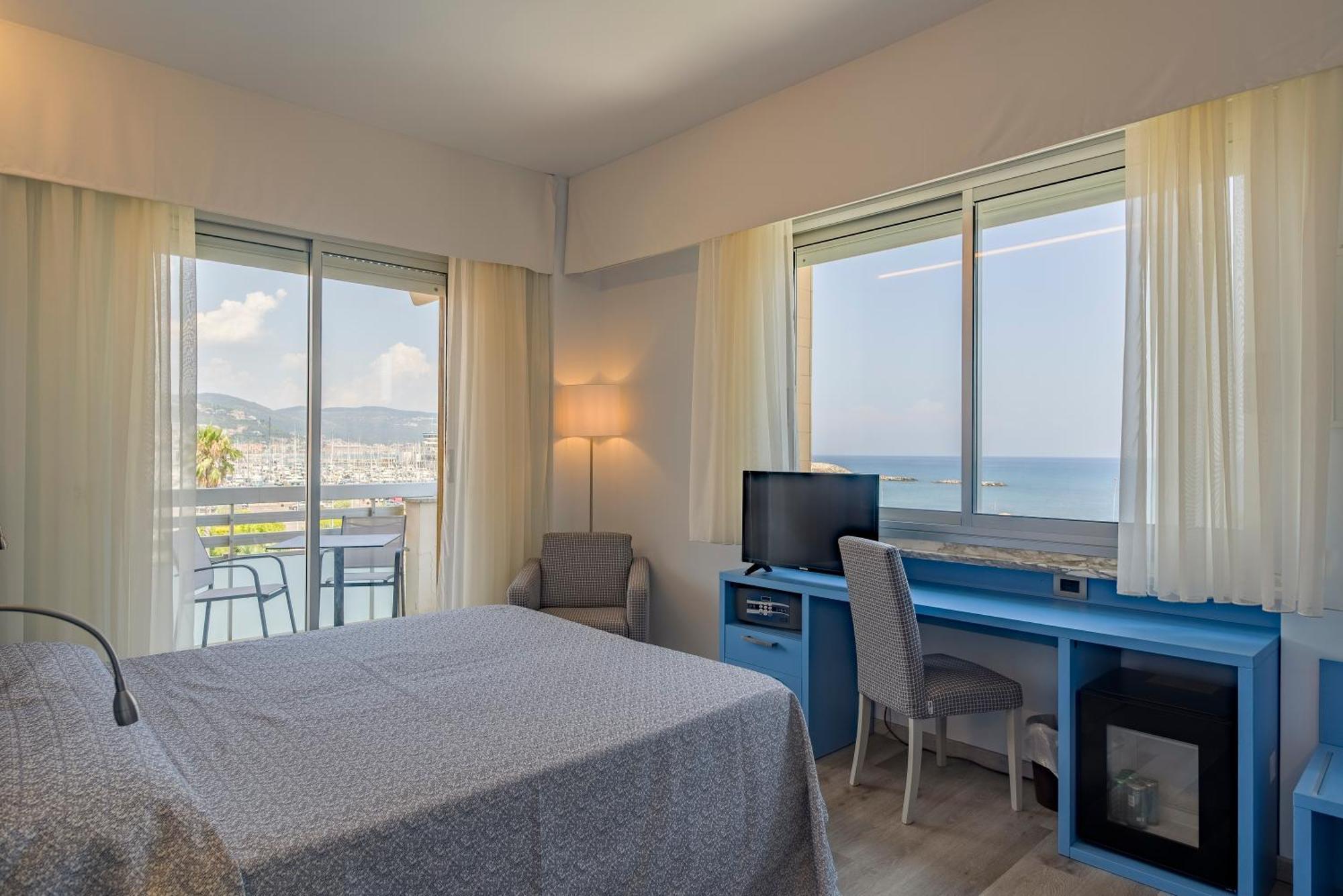 Superior Double or Twin Room Lateral Sea View,1661638176:JPEG