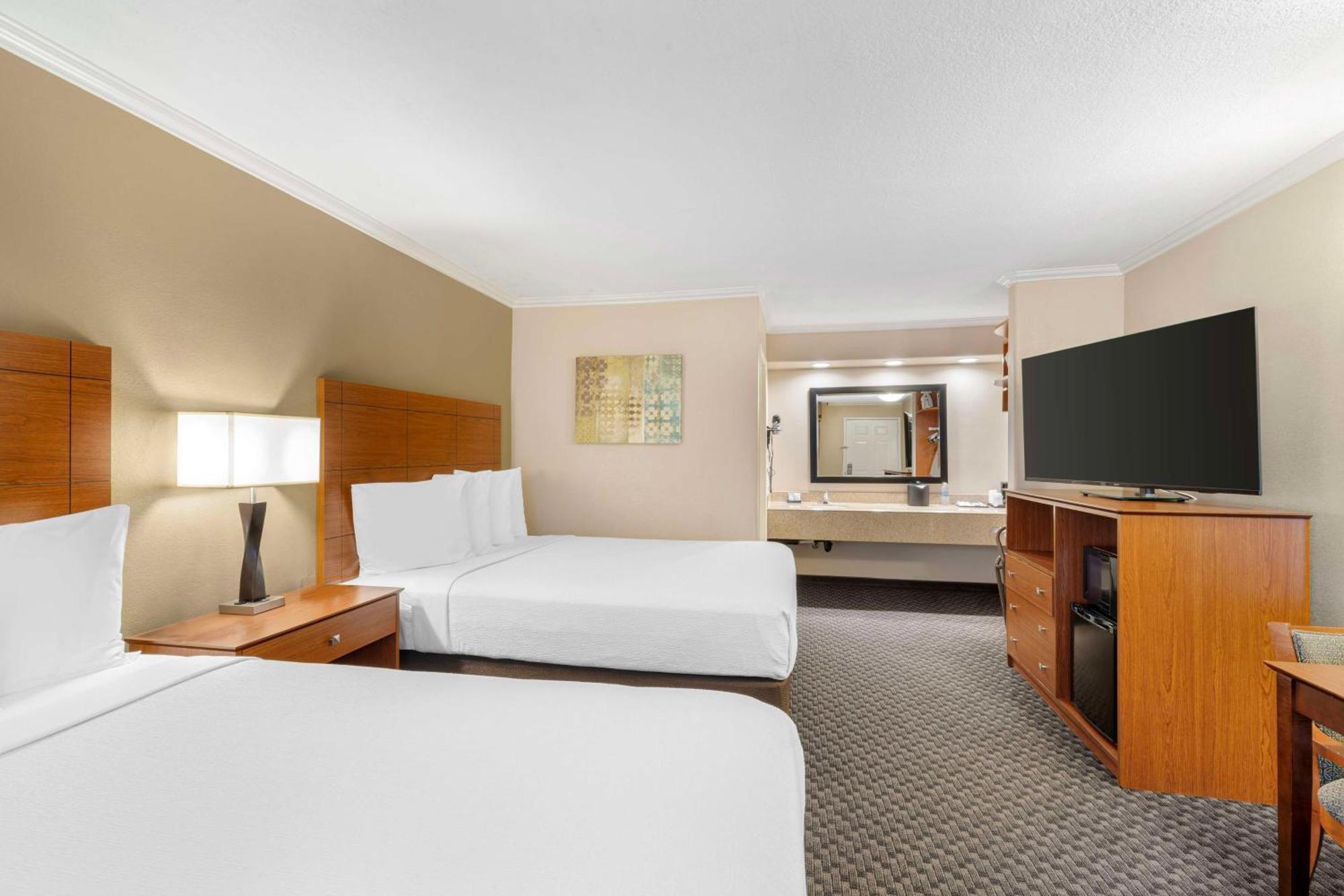 Queen Room Two Queen Beds Non-Smoking