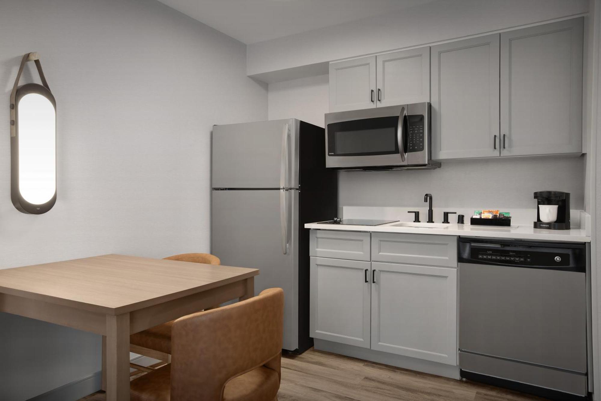 One-Bedroom King Suite Non-Smoking