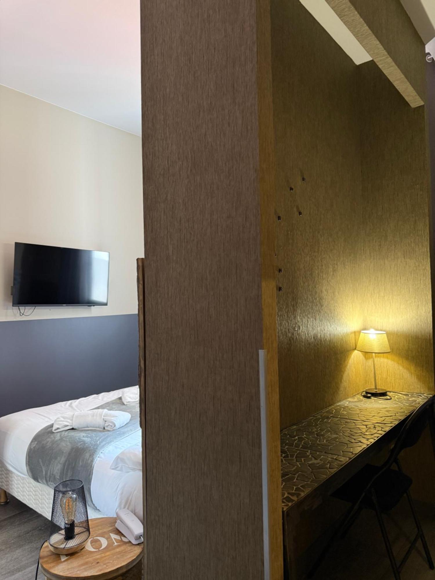 Cosy Double Room Patio or Street view