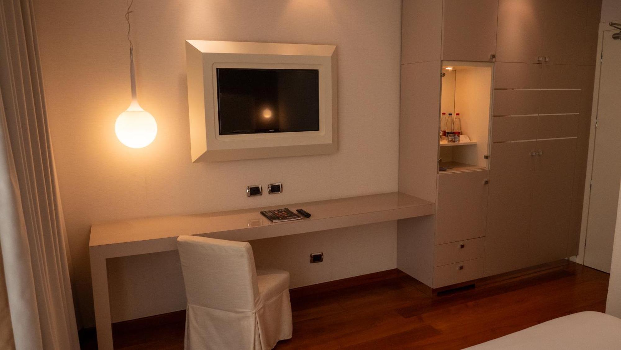 Deluxe Room,1661643432:JPEG