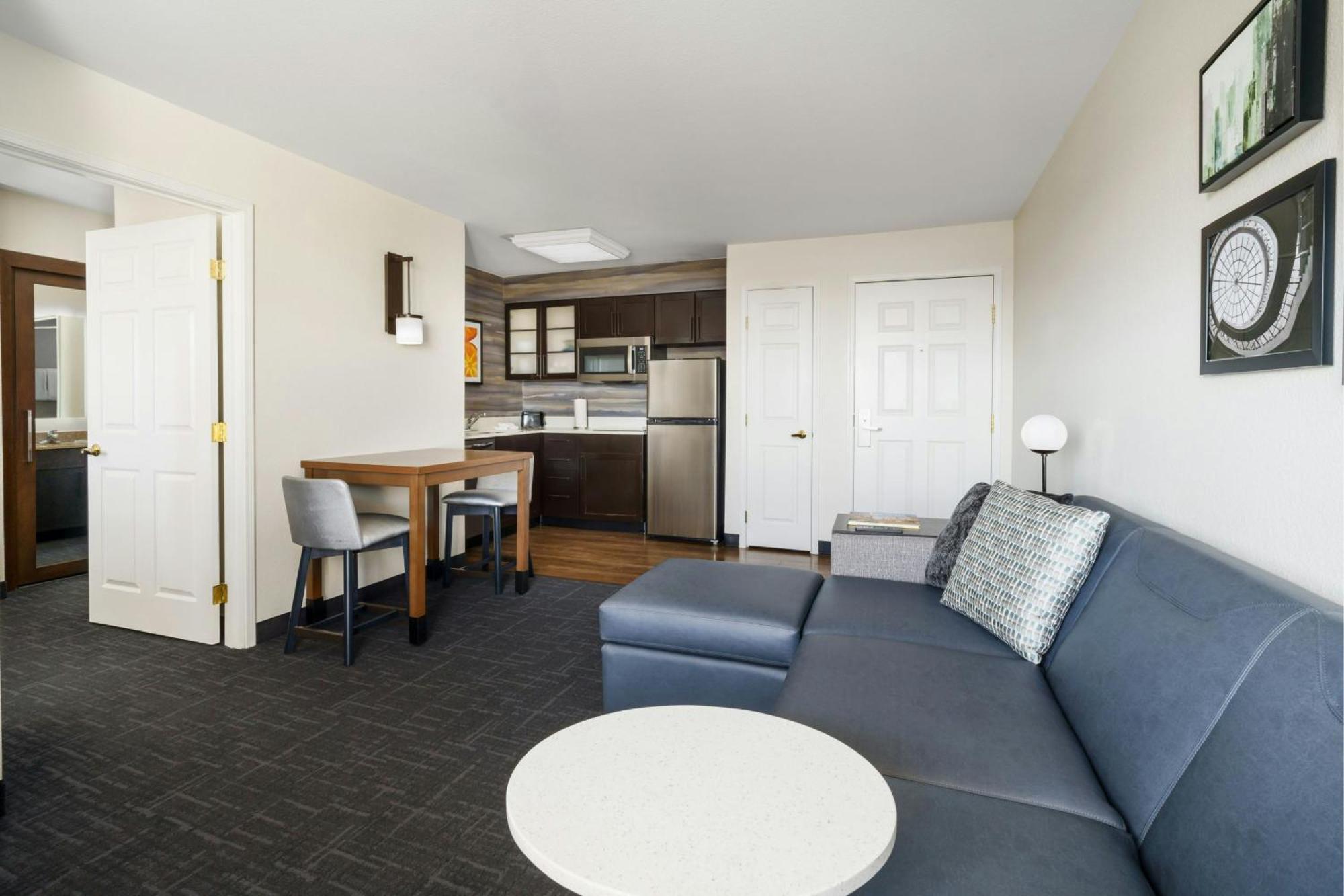 One-Bedroom Queen Suite Sofa Bed