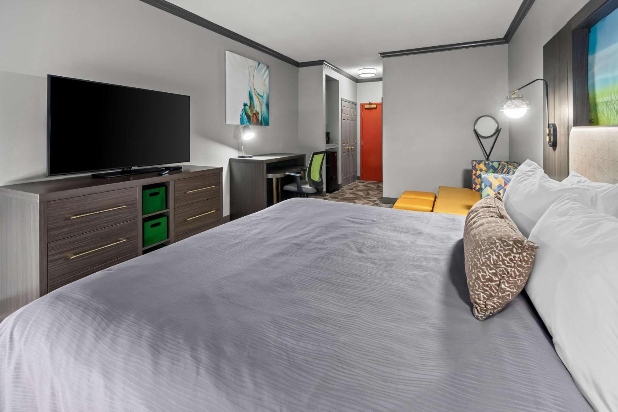 King Suite with Sofa Bed - Non-Smoking