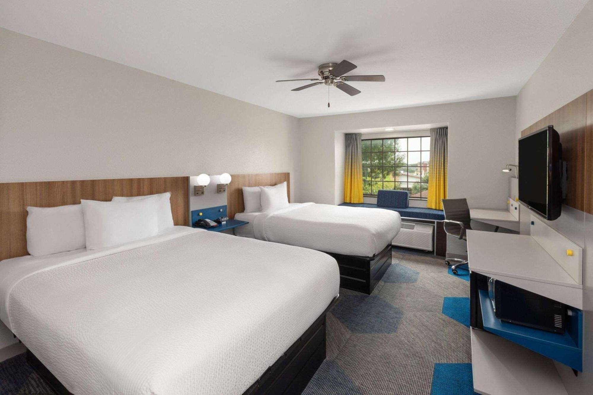 Queen Room Two Queen Beds Non-Smoking
