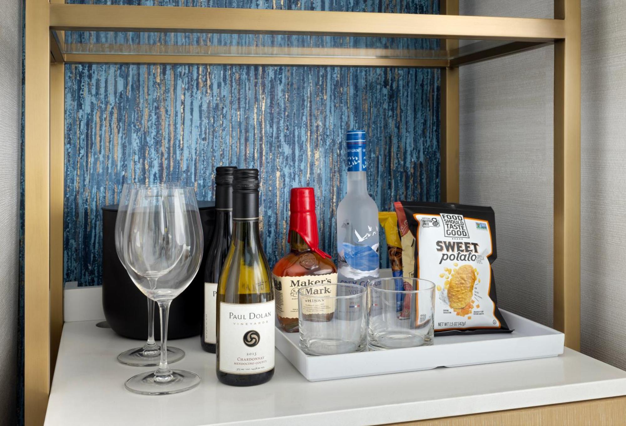 Luxury King Room Tub Mobility Hearing Accessible