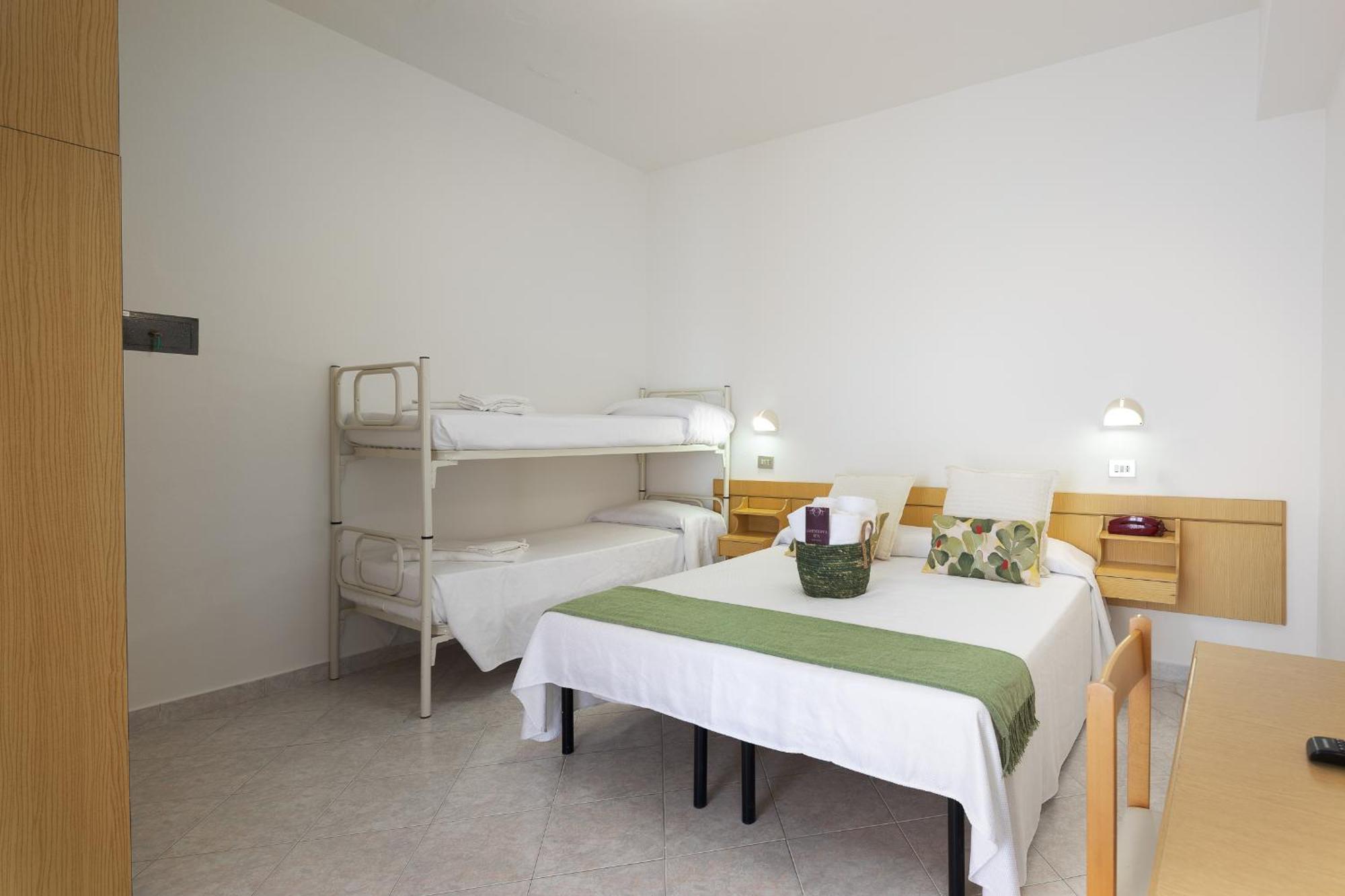 Classic Quadruple Room Partial Sea View