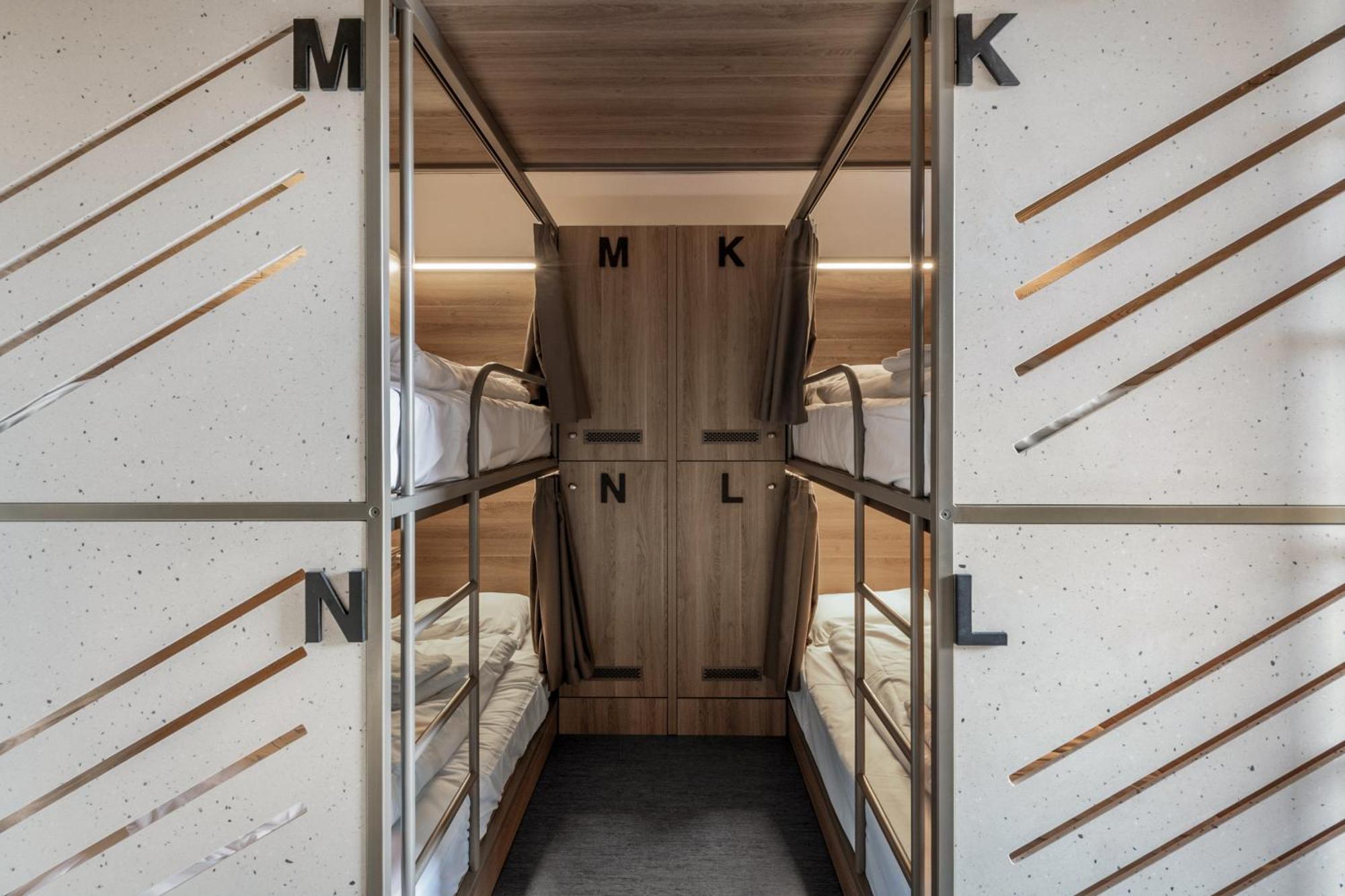 Single Bed 12-Bed Mixed Dormitory Room